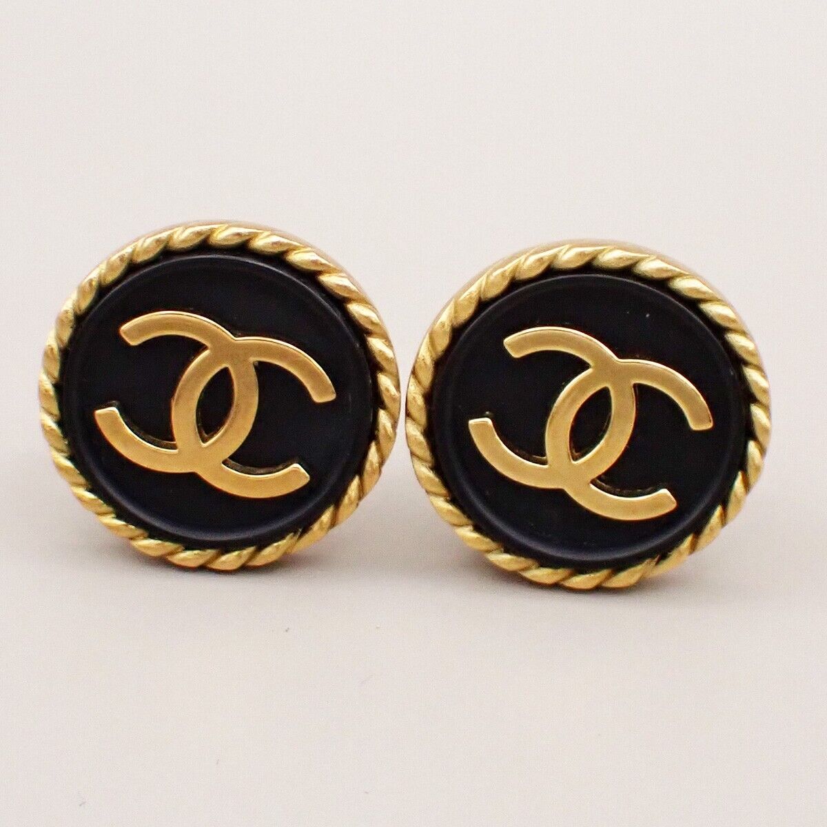 CHANEL CC Logo Button Earrings 95P Clip-On Gold Black GHW France Vintage 76RK705