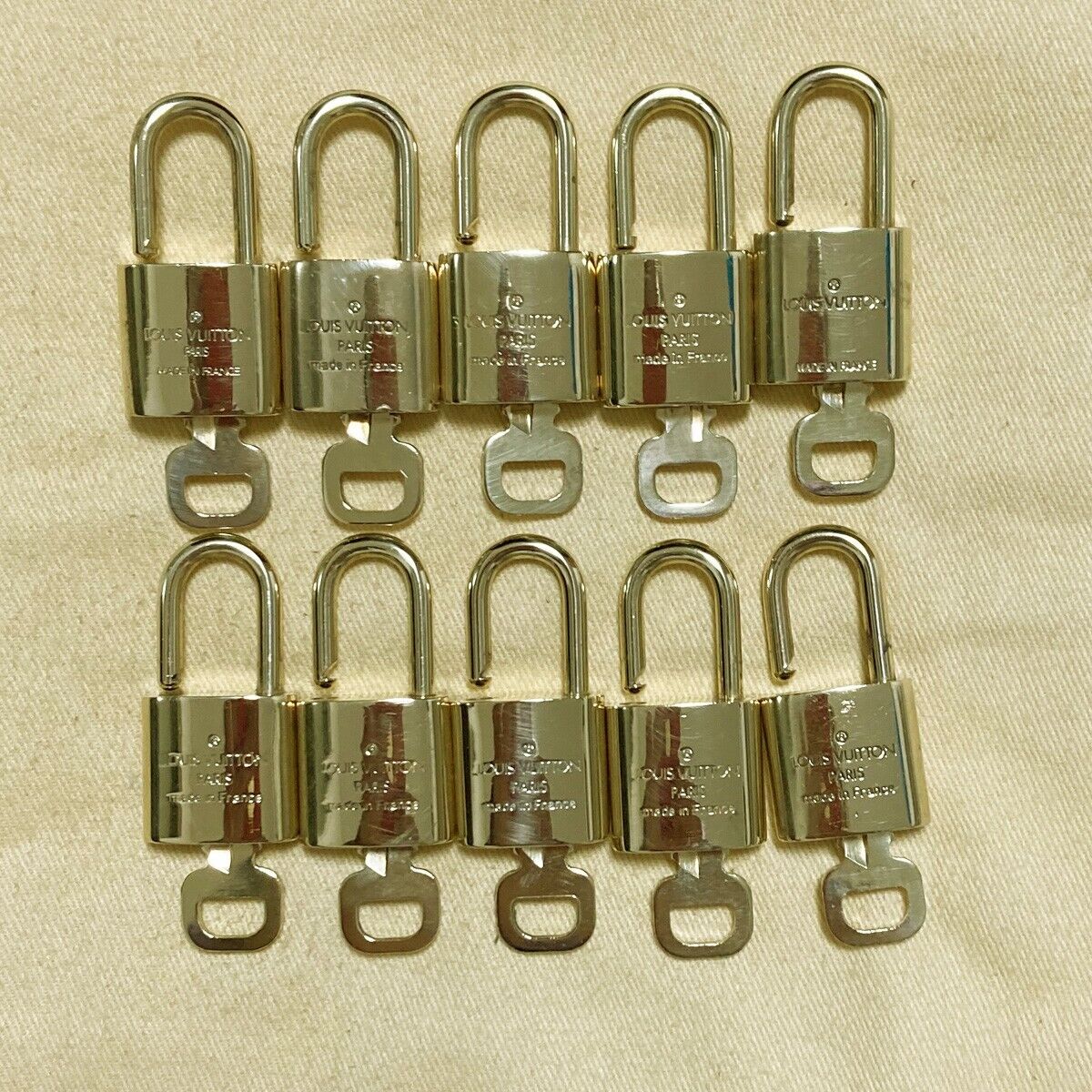 LOUIS VUITTON LV 10 SET PADLOCK KEY CHARM CADENA GOLD-PLATED FRANCE 39PDA162