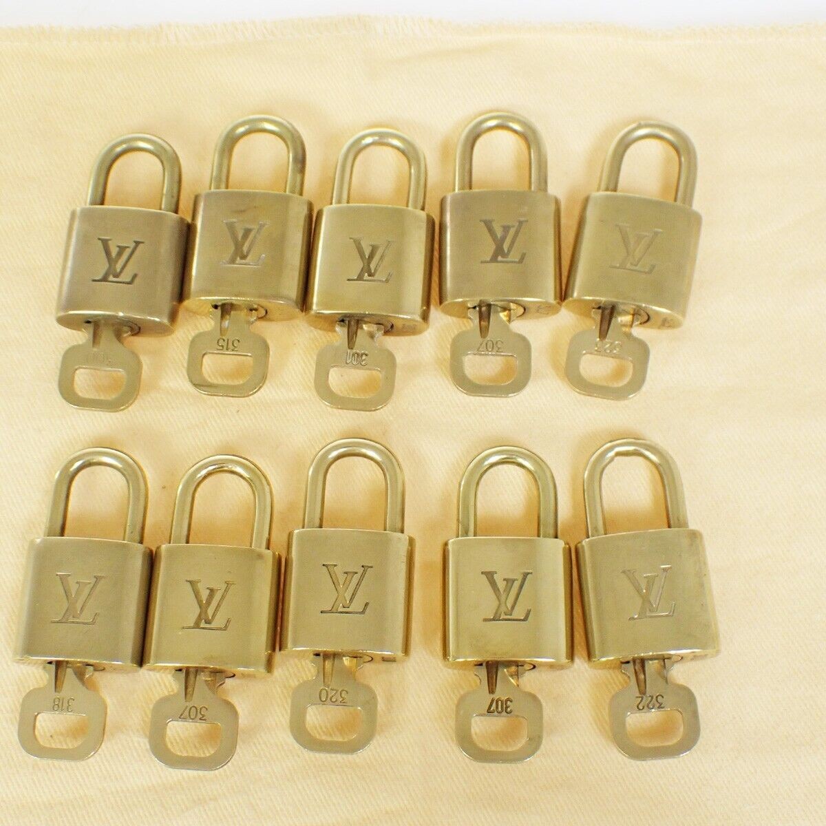 LOUIS VUITTON LV 10 SET PADLOCK KEY BAG CHARM CADENA GOLD PLATED FRANCE 33SH949