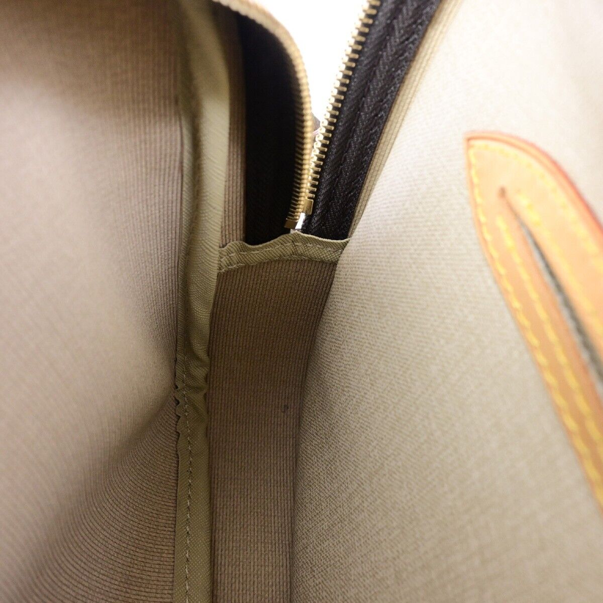 LOUIS VUITTON Reporter PM Crossbody Shoulder Bag Monogram Leather M45254 79ED036