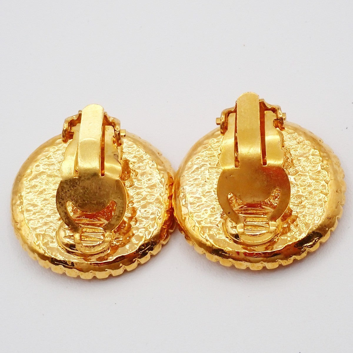 CHANEL CC Logo Round Button Earrings 96A Clip-On Gold France Vintage 80RL495