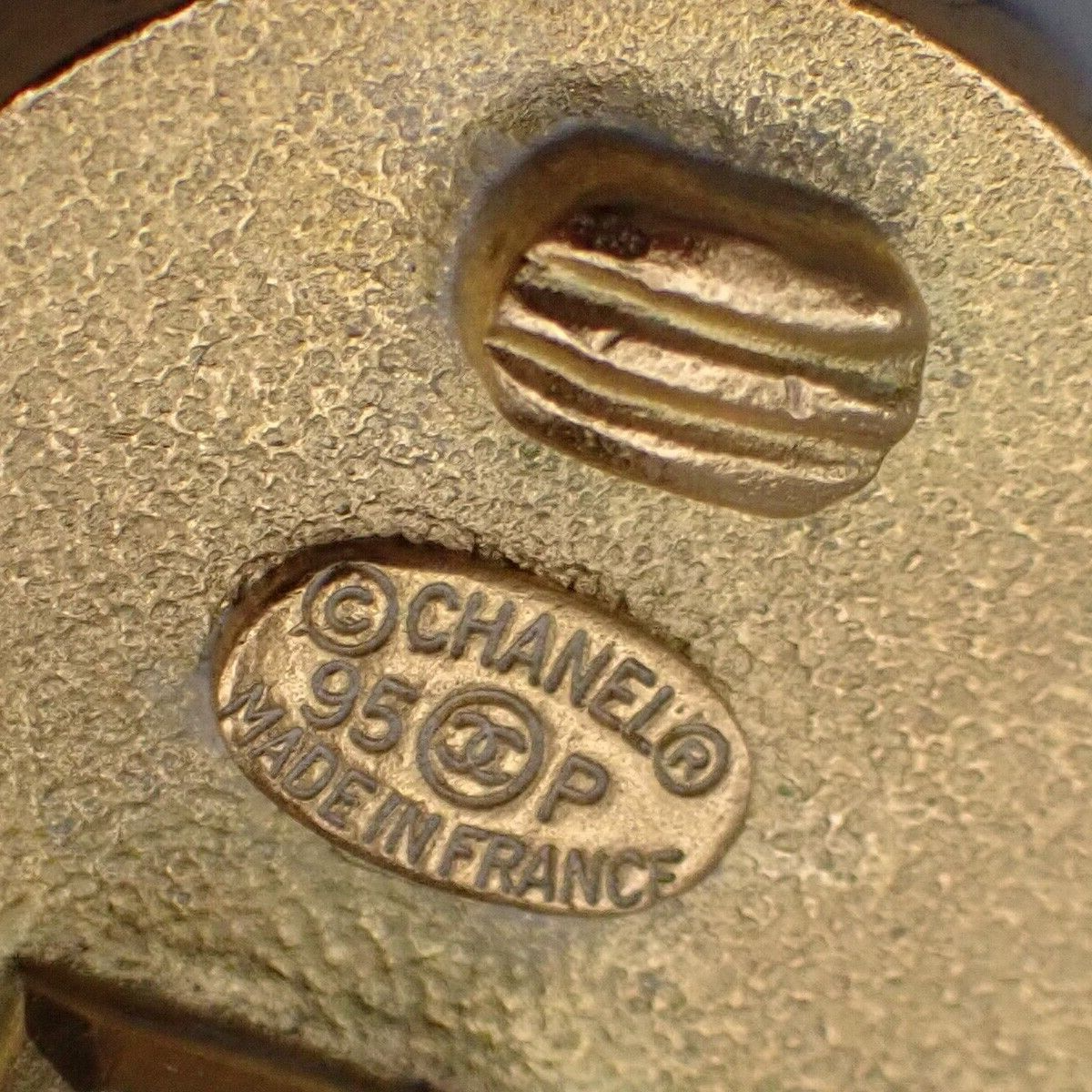 CHANEL CC Logo Button Earrings 95P Clip-On Gold Black GHW France Vintage 76RK705