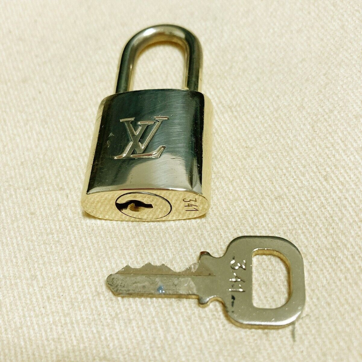 LOUIS VUITTON LV 10 SET PADLOCK KEY BAG CHARM CADENA GOLD PLATED FRANCE 37PDA071