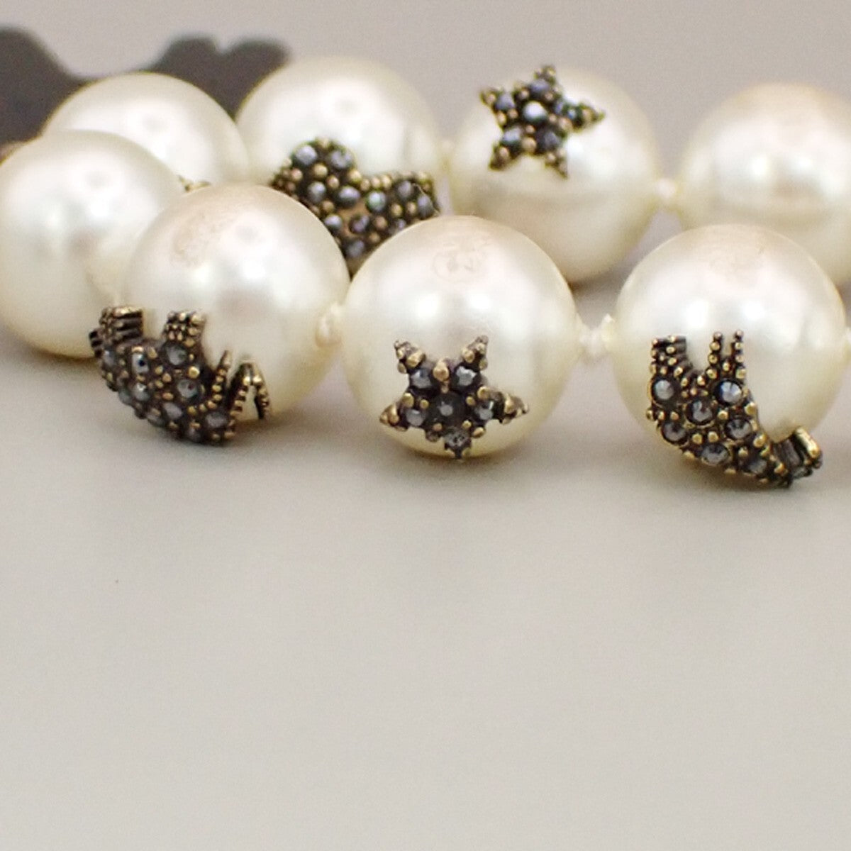 CHRISTIAN DIOR Logo Tribal Imitation Pearl Necklace White Gold 88RK382