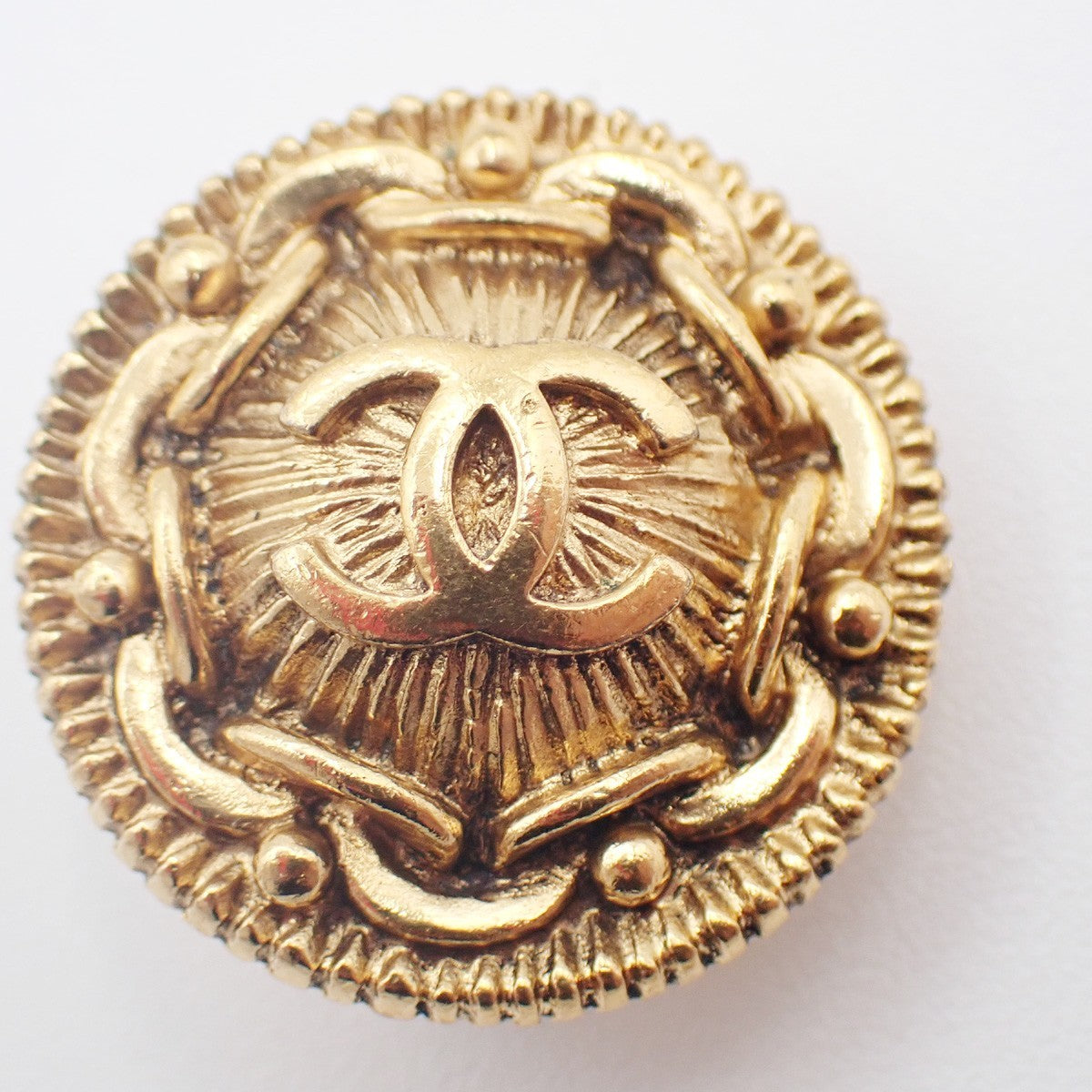 CHANEL CC Logo Button Earring 97P Clip-On Gold-Plated France Vintage 87RL936