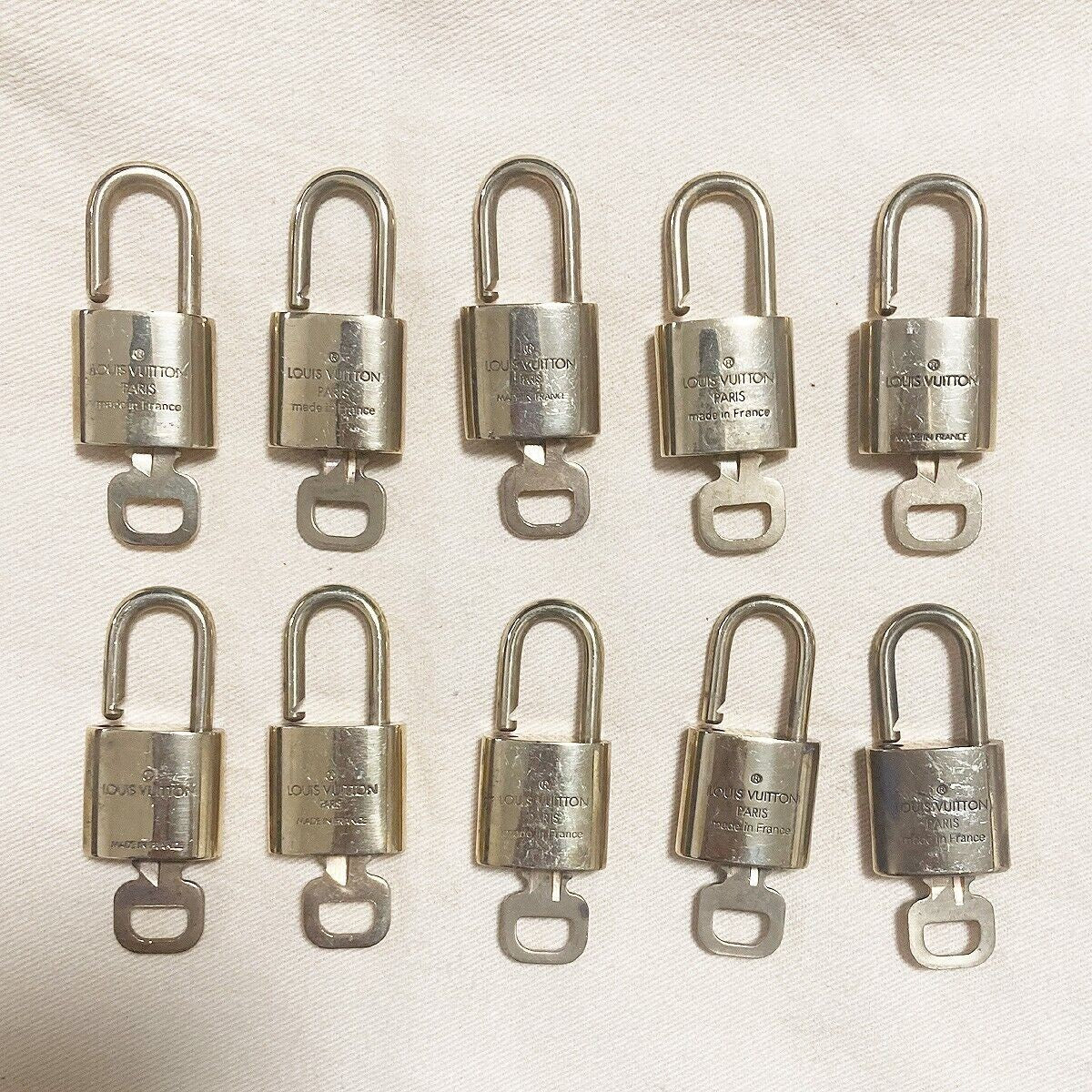 LOUIS VUITTON LV 10 SET PADLOCK KEY BAG CHARM CADENA GOLD PLATED FRANCE 33YB049