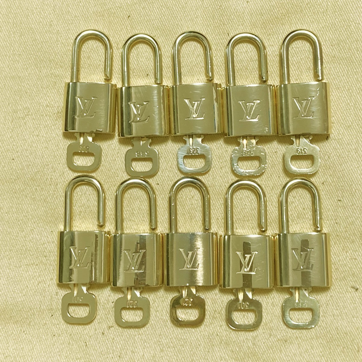LOUIS VUITTON LV 10 SET PADLOCK KEY CHARM CADENA GOLD-PLATED FRANCE 65PDA244
