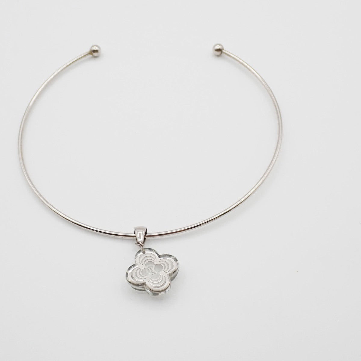 LOUIS VUITTON A La Folie Flower Resin Choker Necklace Silver M65667 64RL892