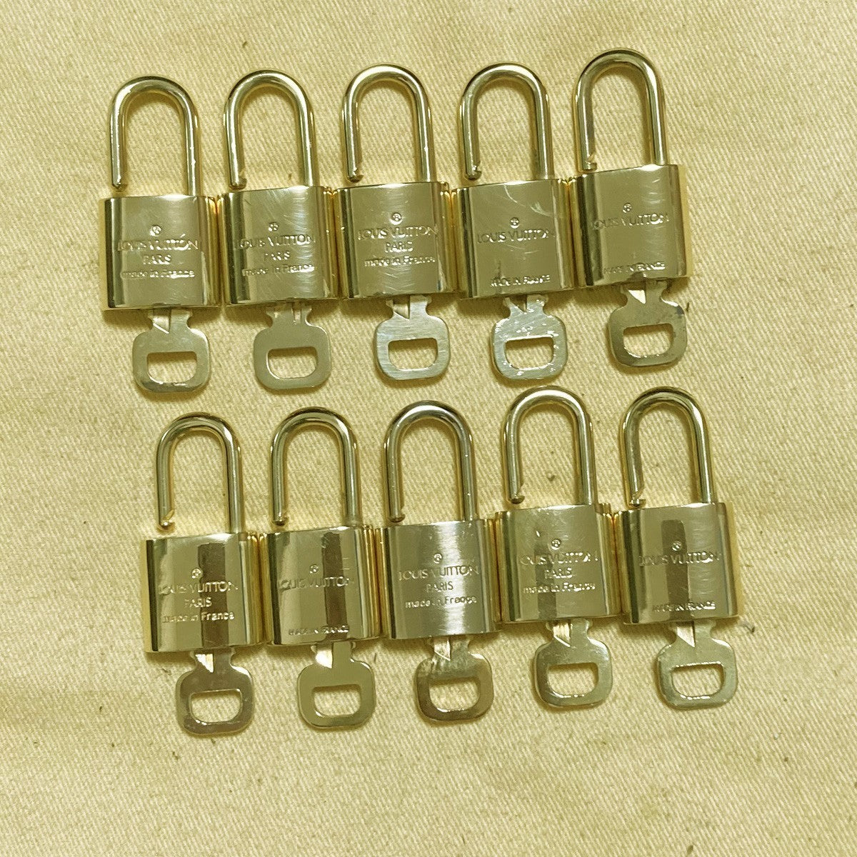 LOUIS VUITTON LV 10 SET PADLOCK KEY CHARM CADENA GOLD-PLATED FRANCE 65PDA244