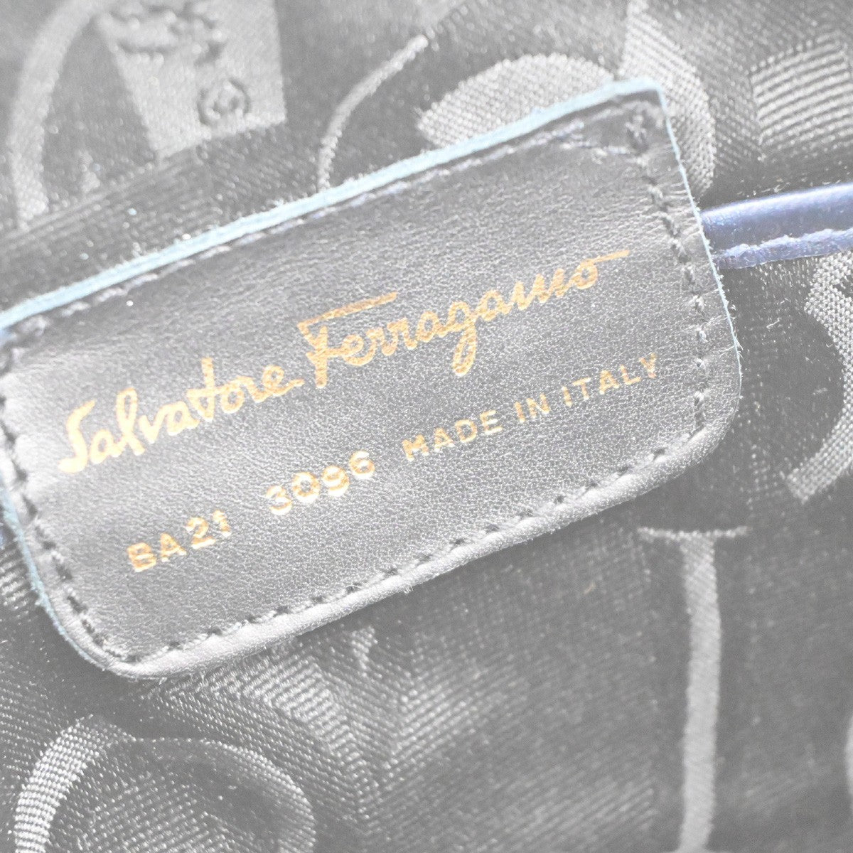 SALVATORE FERRAGAMO Logo Vara Shoulder Bag Leather Navy Blue GHW Italy 09MA547
