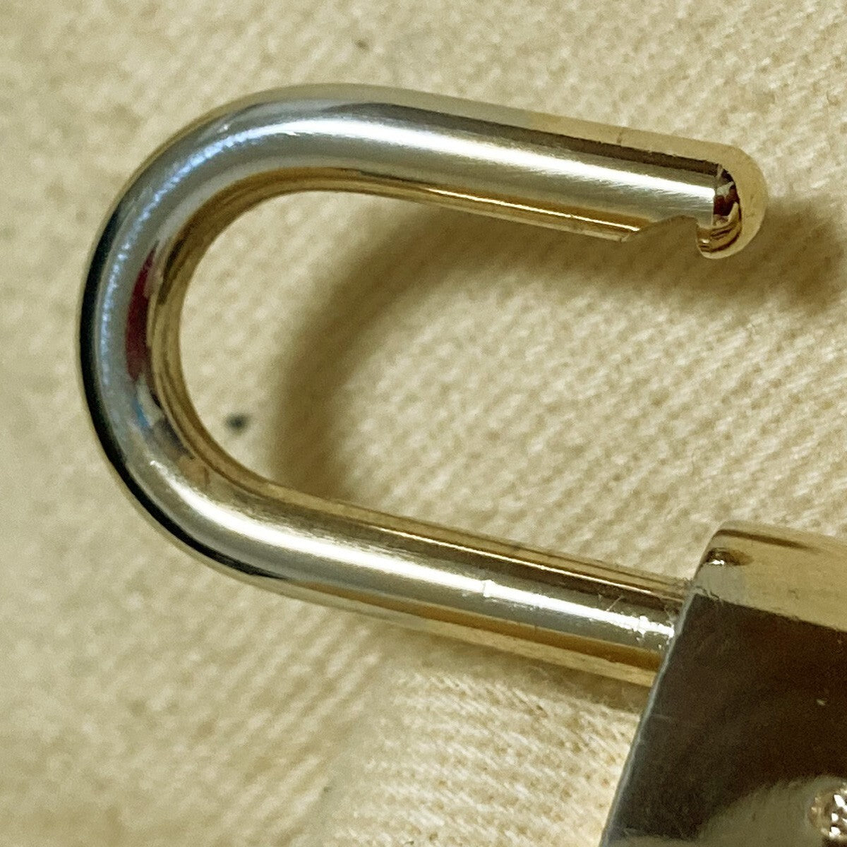 LOUIS VUITTON LV 10 SET PADLOCK KEY CHARM CADENA GOLD-PLATED FRANCE 37PDA155