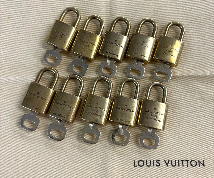 LOUIS VUITTON LV 10 Set  Padlock Key Bag Charm Cadena Gold Plated 62pda297