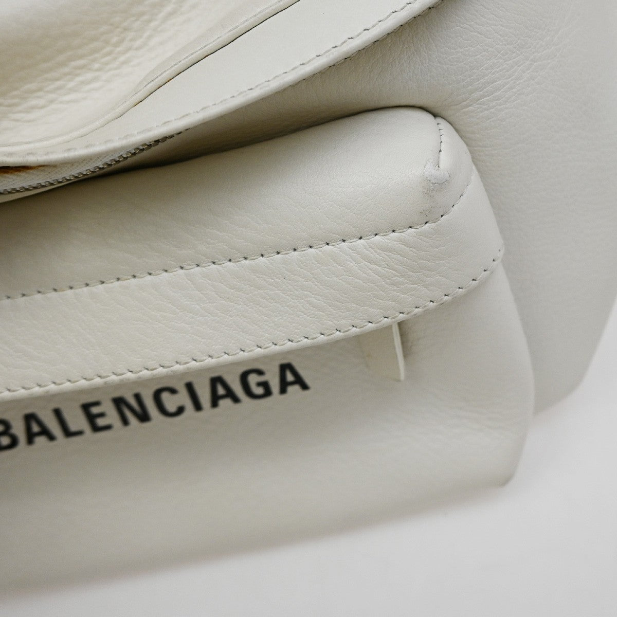 BALENCIAGA Logo Everyday Shoulder Body Bag Leather White SHW Italy 87YH645