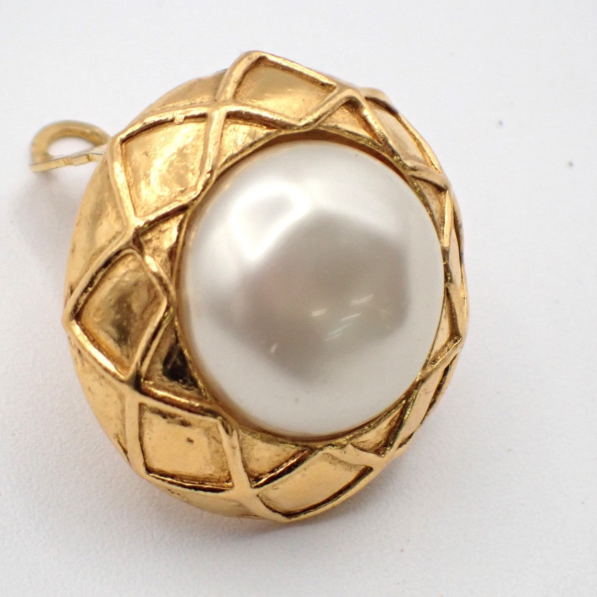 CHANEL Matelasse Round Imitation Pearl Button Earrings Clip-On GHW 62RL660