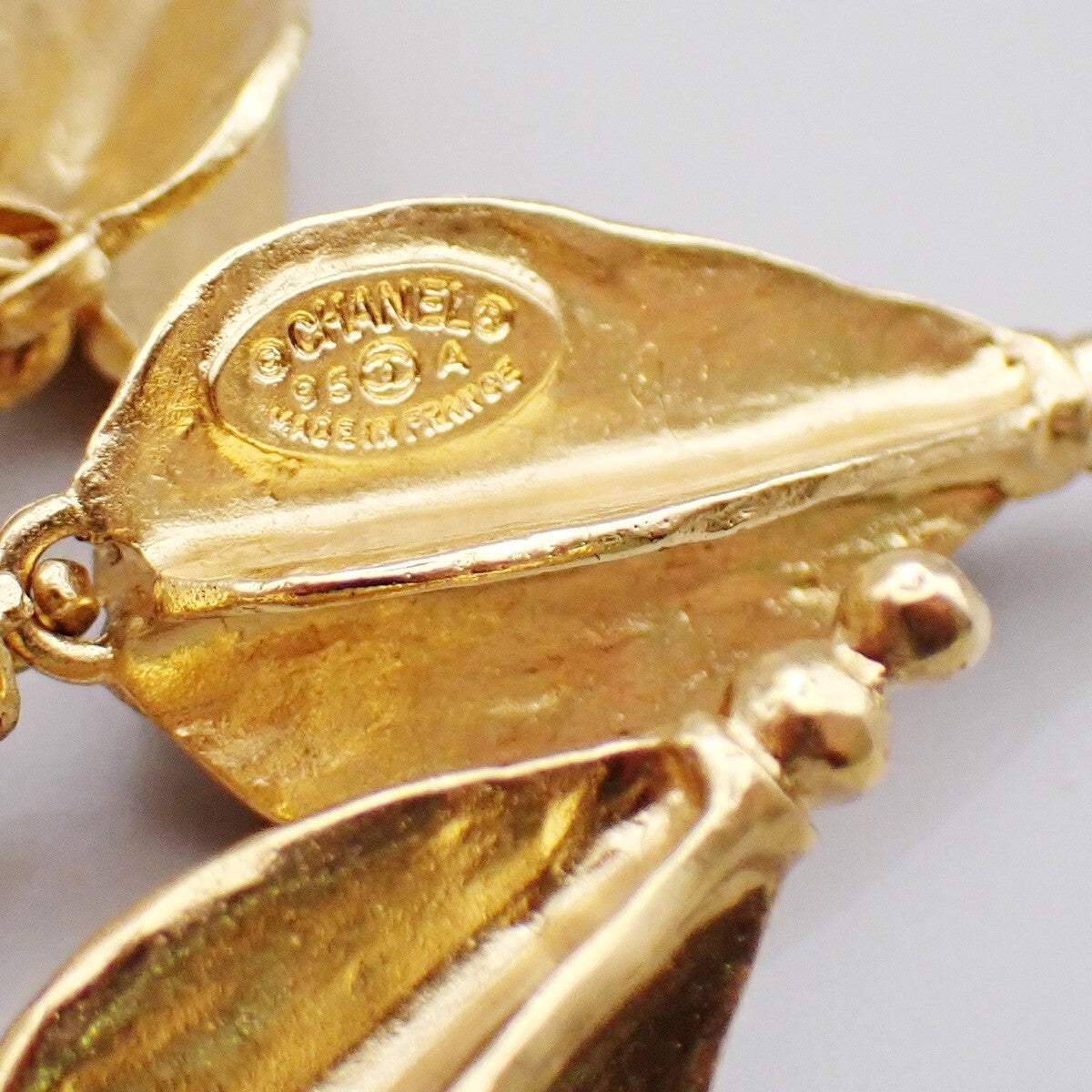 CHANEL CC Logo Heart Drop Earrings 97P Clip-On Gold GHW France Vintage 600RK641