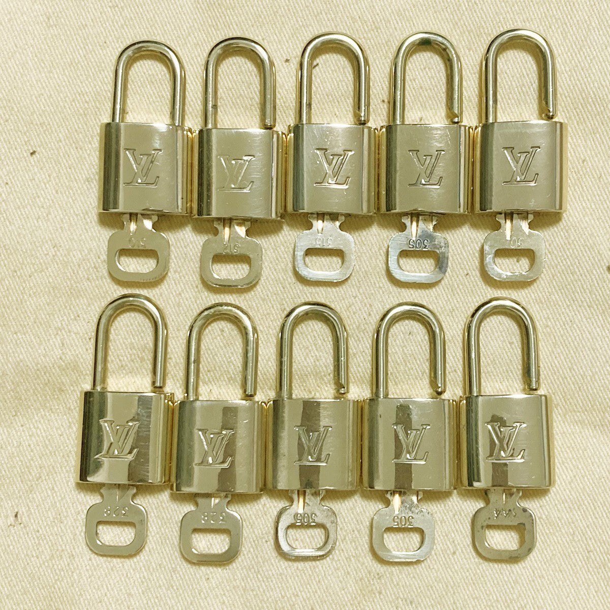 LOUIS VUITTON LV 10 SET PADLOCK KEY CHARM CADENA GOLD-PLATED FRANCE 37PDA222