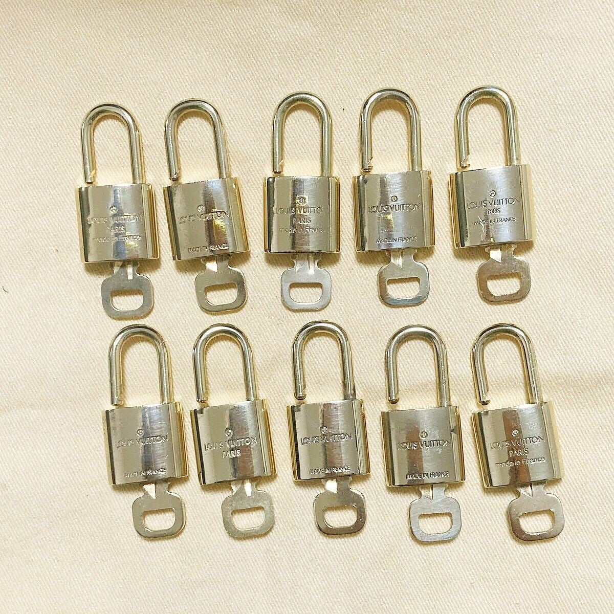 LOUIS VUITTON LV 10 SET PADLOCK KEY BAG CHARM CADENA GOLD PLATED FRANCE 39PDA030