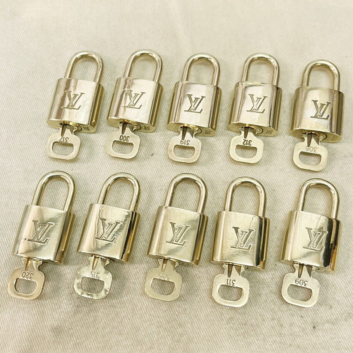 LOUIS VUITTON LV 10 SET PADLOCK KEY CHARM CADENA GOLD-PLATED FRANCE 35JF465