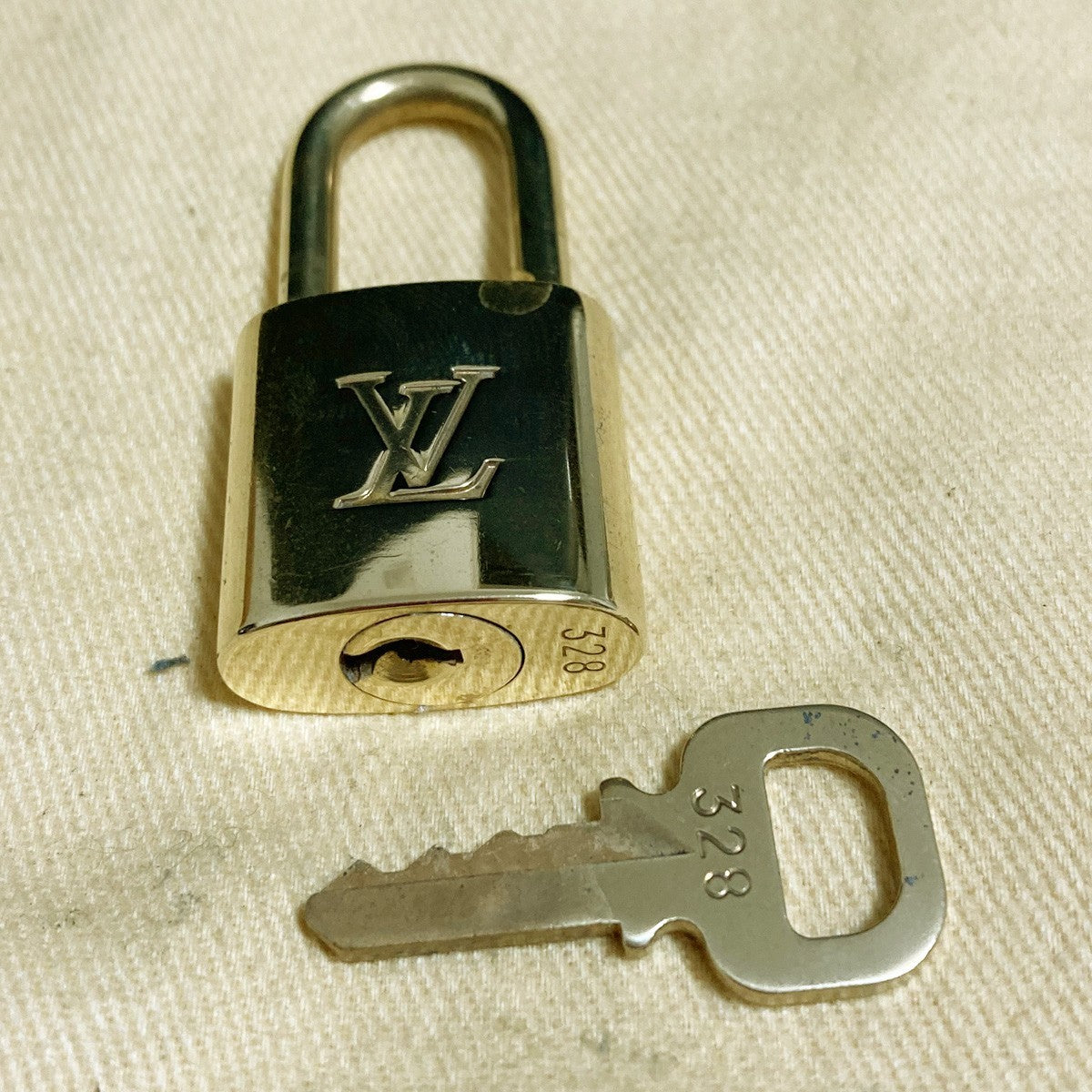 LOUIS VUITTON LV 10 SET PADLOCK KEY CHARM CADENA GOLD-PLATED FRANCE 62PDA282