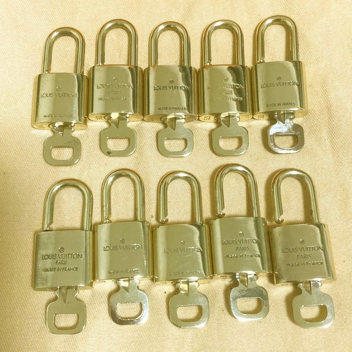 LOUIS VUITTON LV 10 SET PADLOCK KEY CHARM CADENA GOLD-PLATED FRANCE 02PDA318