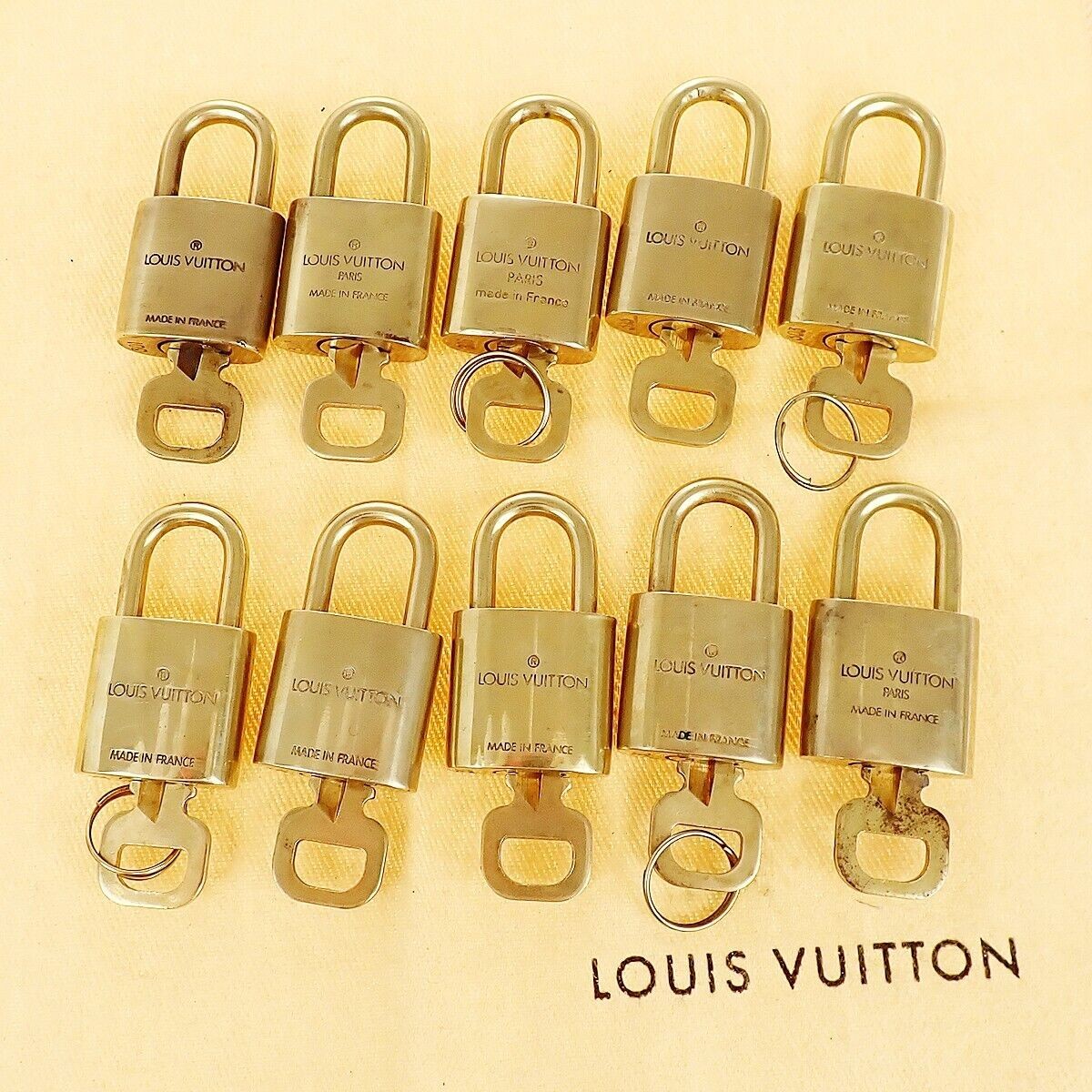 LOUIS VUITTON LV 10 SET PADLOCK KEY BAG CHARM CADENA GOLD PLATED FRANCE 33YE931