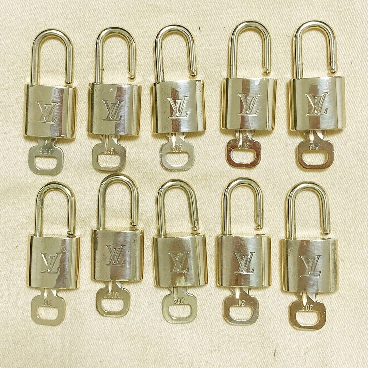 LOUIS VUITTON LV 10 SET PADLOCK KEY BAG CHARM CADENA GOLD PLATED FRANCE 37PDA092