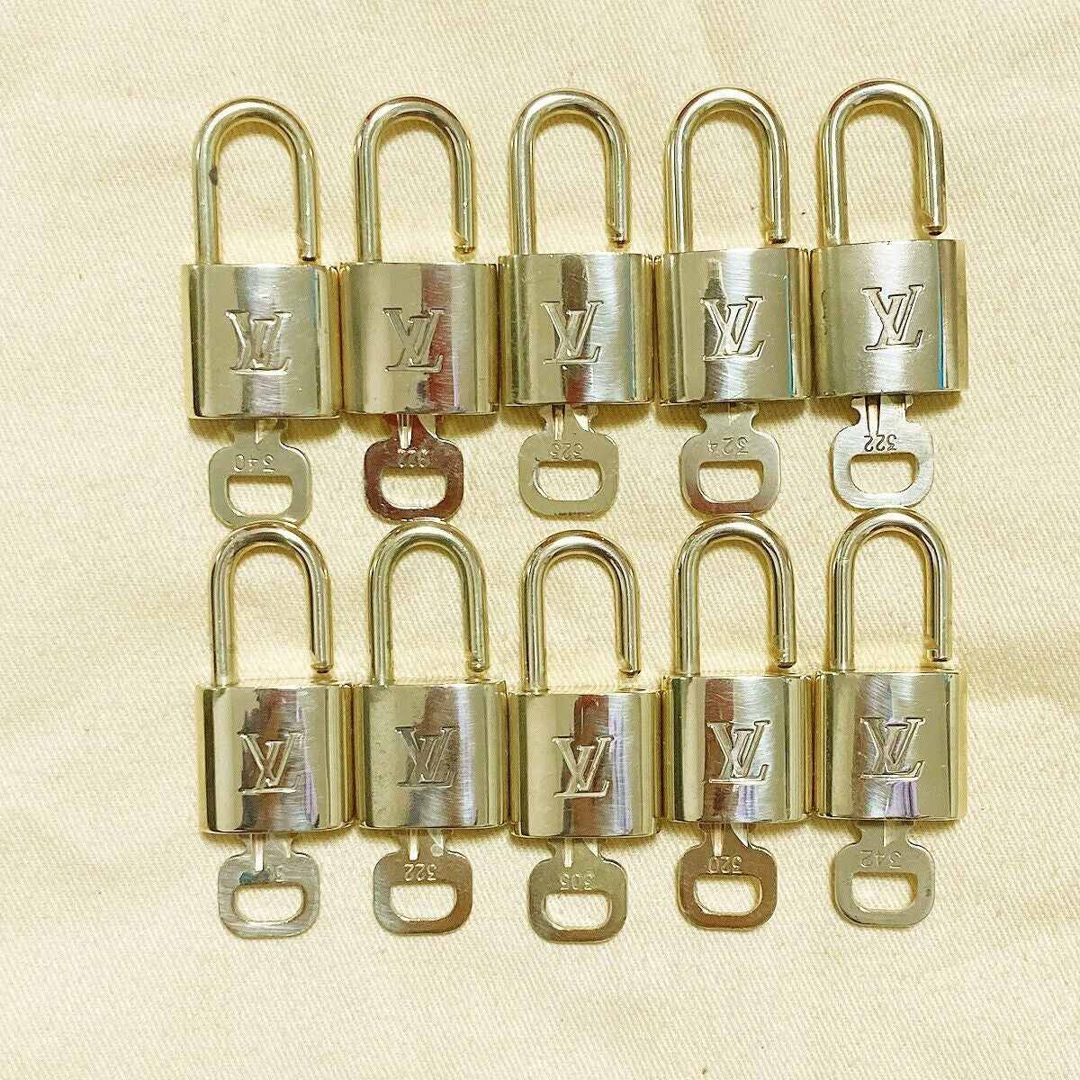 LOUIS VUITTON LV 10 SET PADLOCK KEY BAG CHARM CADENA GOLD PLATED FRANCE 39PDA129