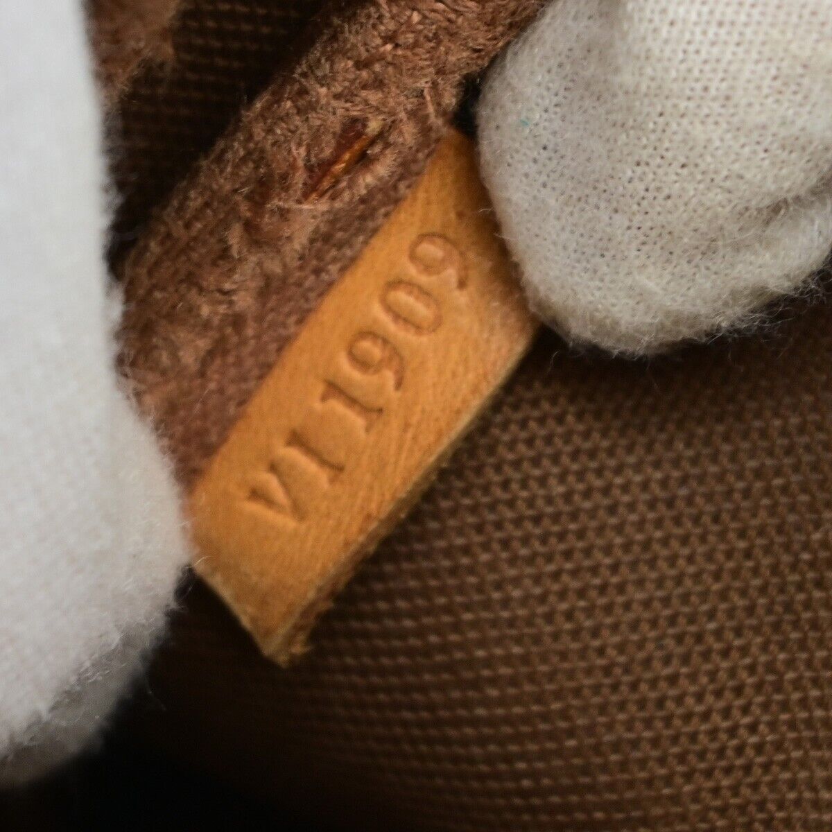 LOUIS VUITTON Pochette Accessoires Hand Bag Monogram Leather BN M51980 30ED959