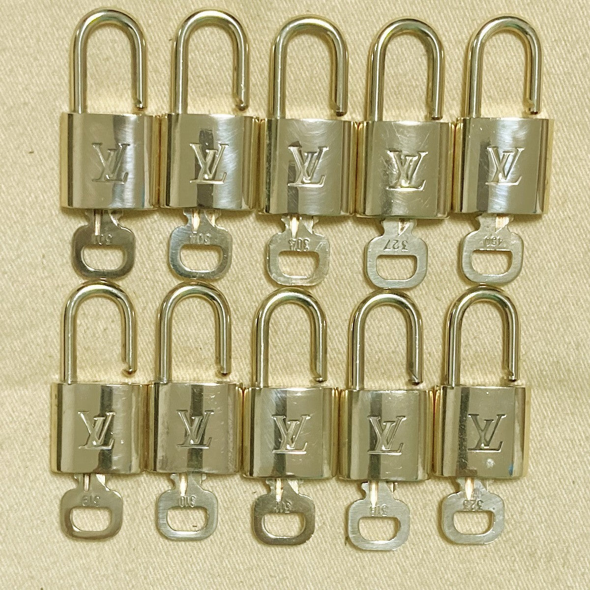 LOUIS VUITTON LV 10 SET PADLOCK KEY CHARM CADENA GOLD-PLATED FRANCE 31PDA157
