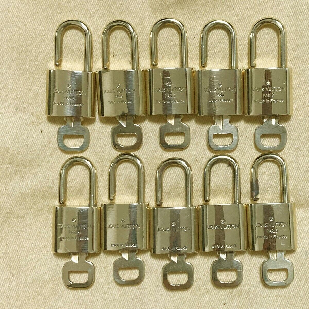 LOUIS VUITTON LV 10 SET PADLOCK KEY CHARM CADENA GOLD-PLATED FRANCE 33PDA164