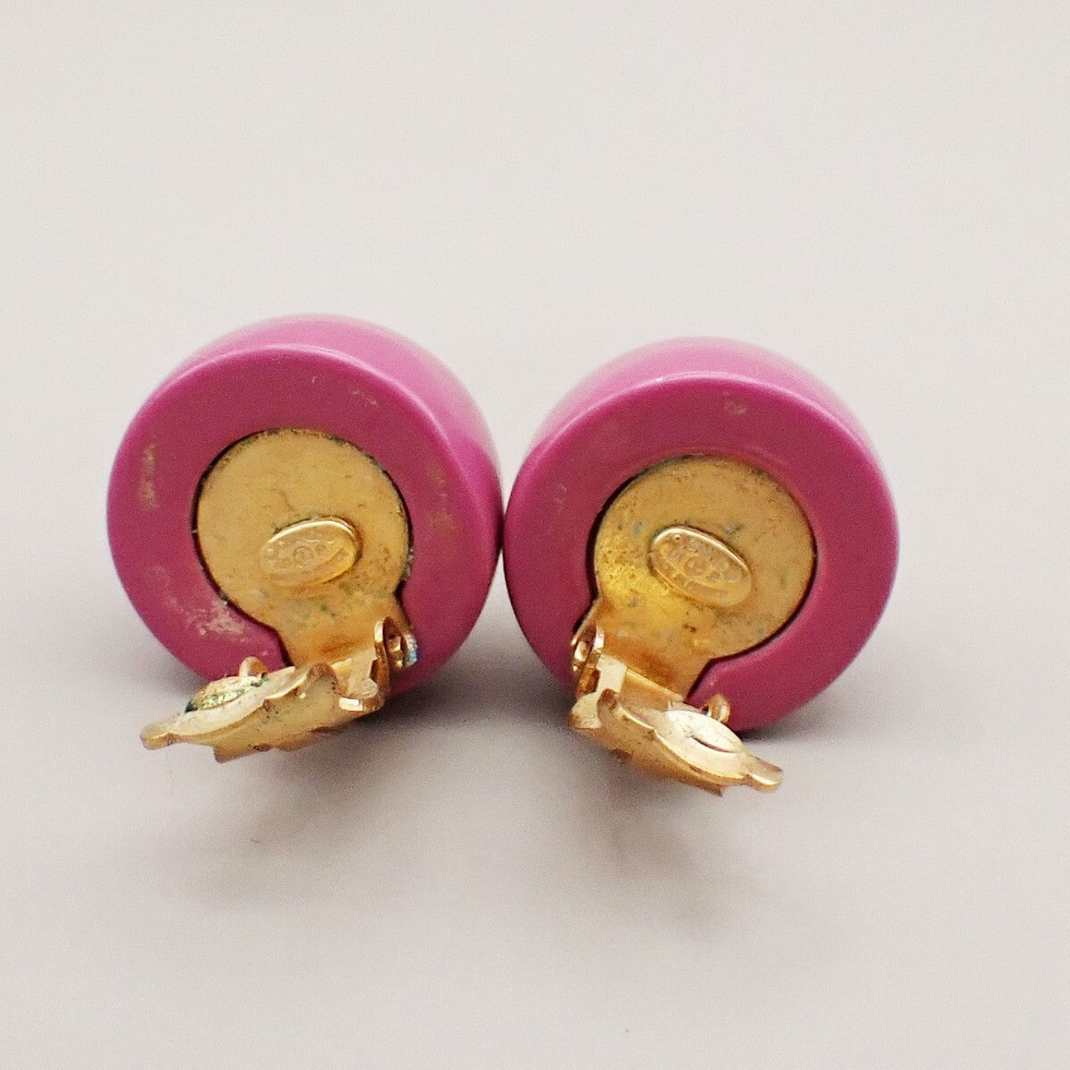 CHANEL CC Logo Button Earrings 01P Clip-On Plastic Pink GHW Vintage 33RK796