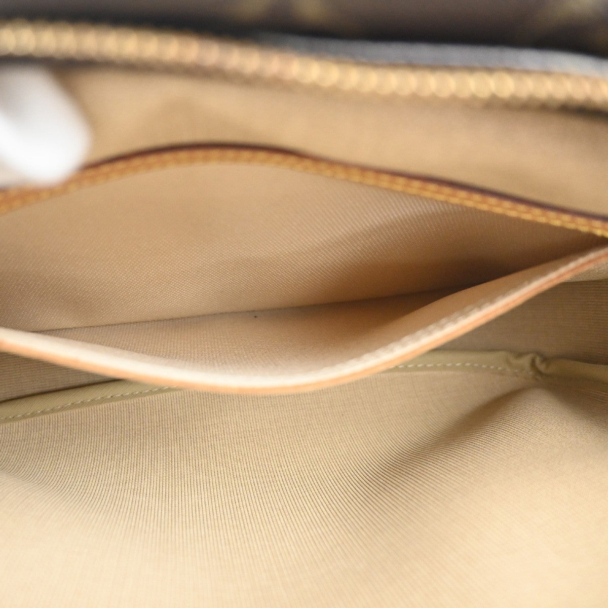 LOUIS VUITTON Reporter PM Crossbody Shoulder Bag Monogram Leather M45254 85KC862