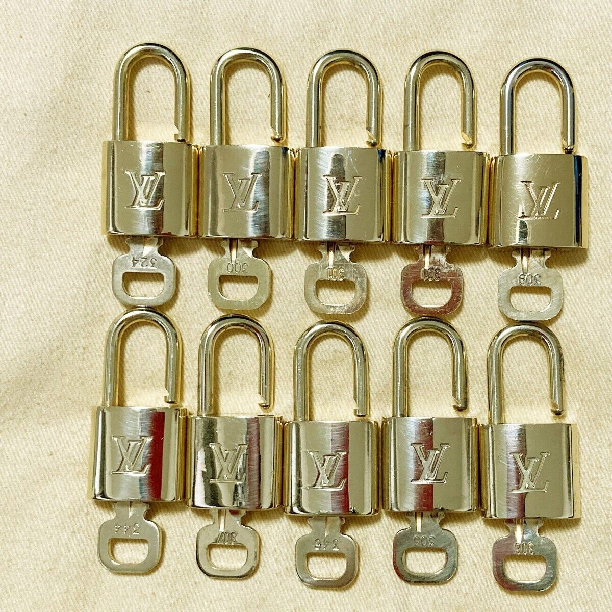 LOUIS VUITTON LV 10 SET PADLOCK KEY CHARM CADENA GOLD-PLATED FRANCE 31PDA116