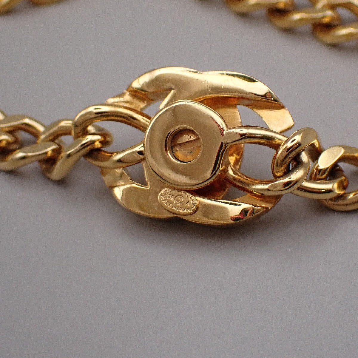 CHANEL CC Logo Turn Lock Chain Necklace Pendant 96A GHW Vintage 45RK644