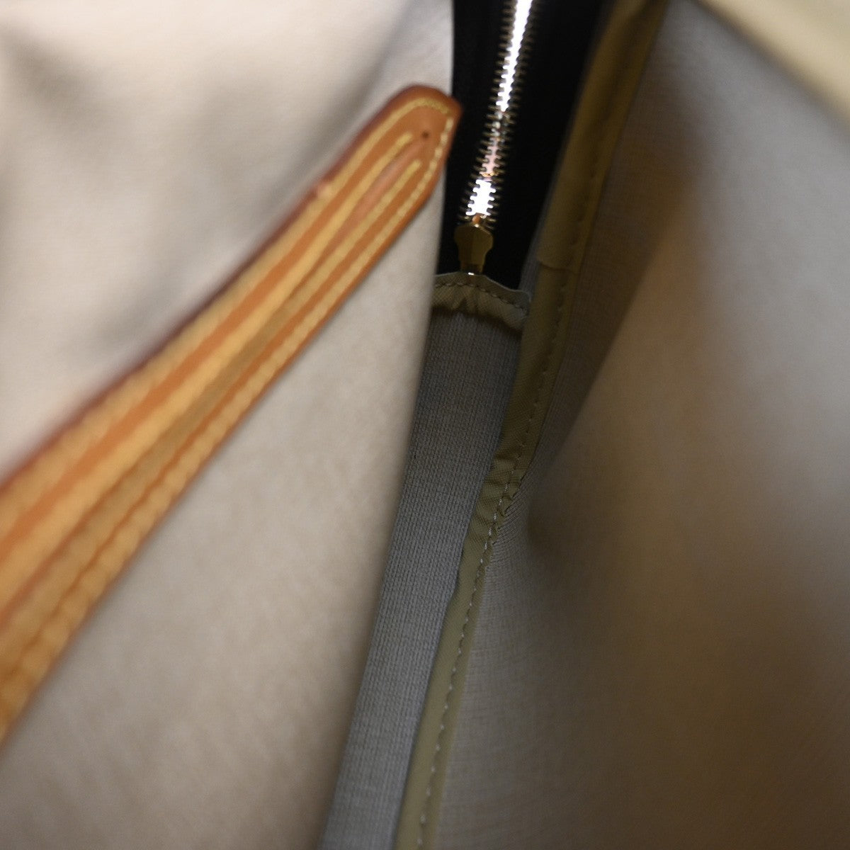 LOUIS VUITTON Reporter Crossbody Shoulder Bag Monogram Leather BN M45254 70MA521