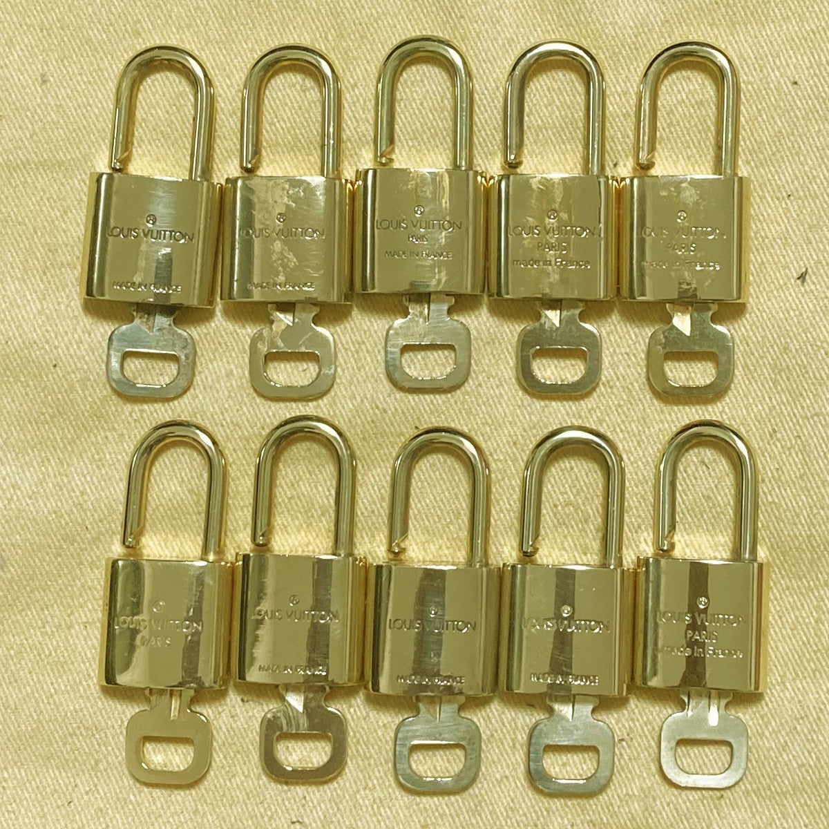 LOUIS VUITTON LV 10 SET PADLOCK KEY CHARM CADENA GOLD-PLATED FRANCE 31PDA243