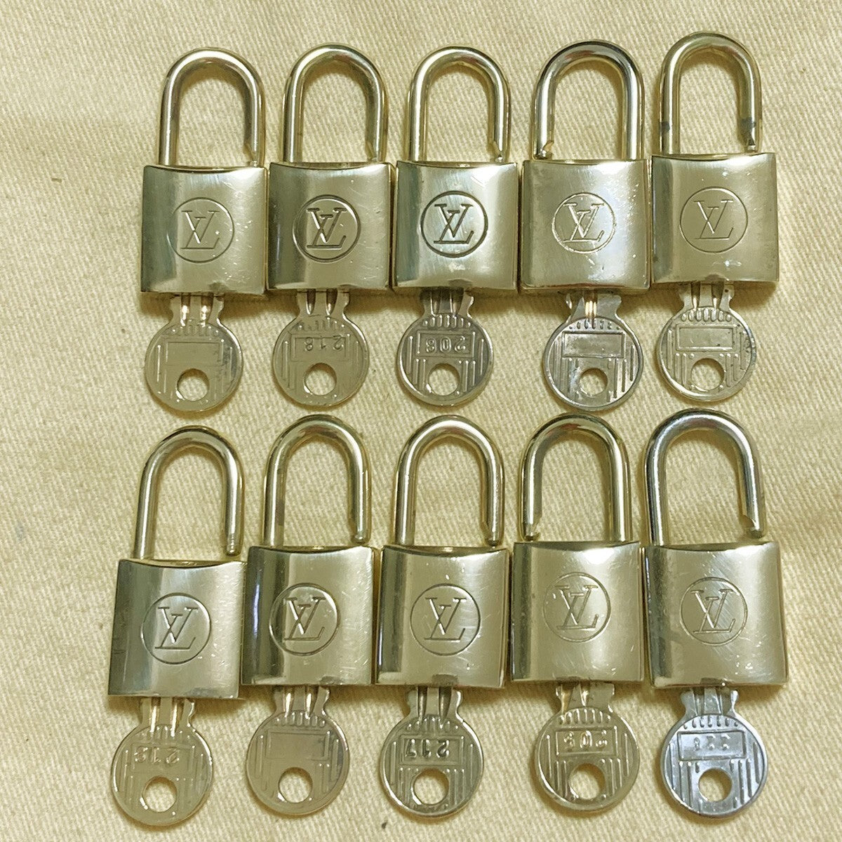 LOUIS VUITTON LV 10 SET PADLOCK KEY CHARM CADENA GOLD-PLATED FRANCE 60PDA228