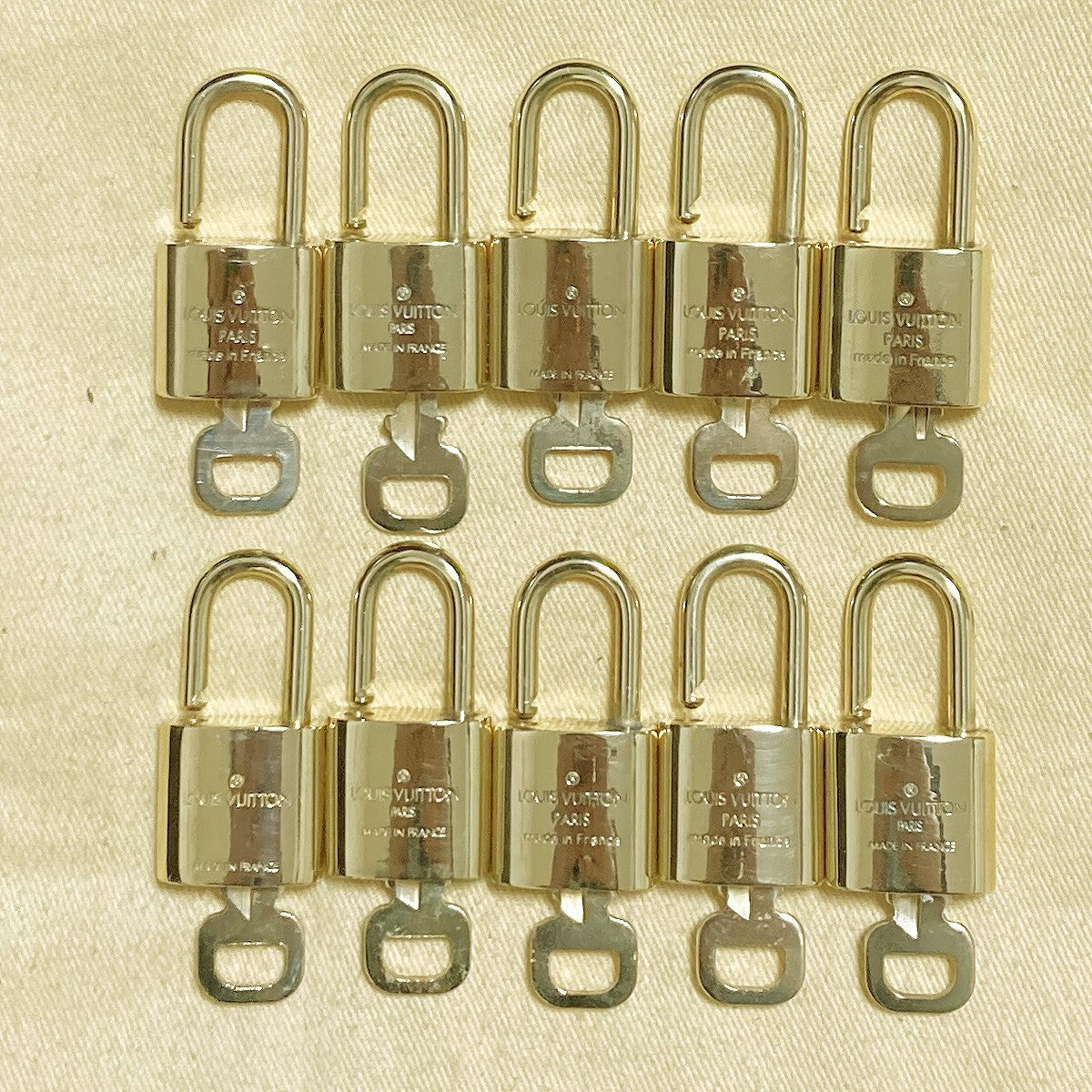 LOUIS VUITTON LV 10 SET PADLOCK KEY CHARM CADENA GOLD-PLATED FRANCE 62PDA210