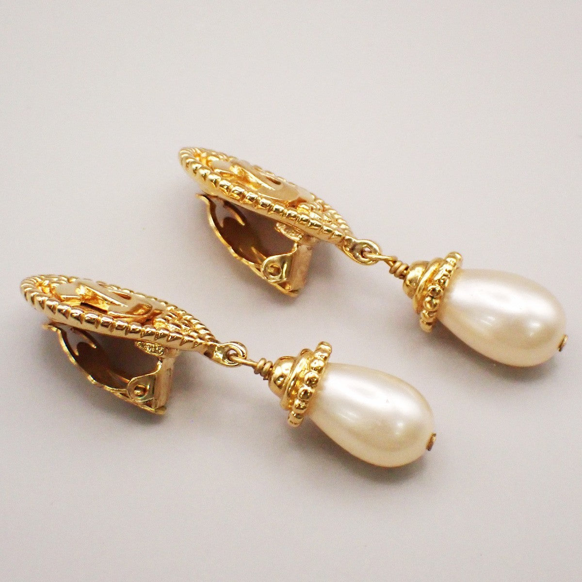 CHANEL CC Logo Immitation Pearl Earrings 96A Clip-On Gold WE France VE 70MA474