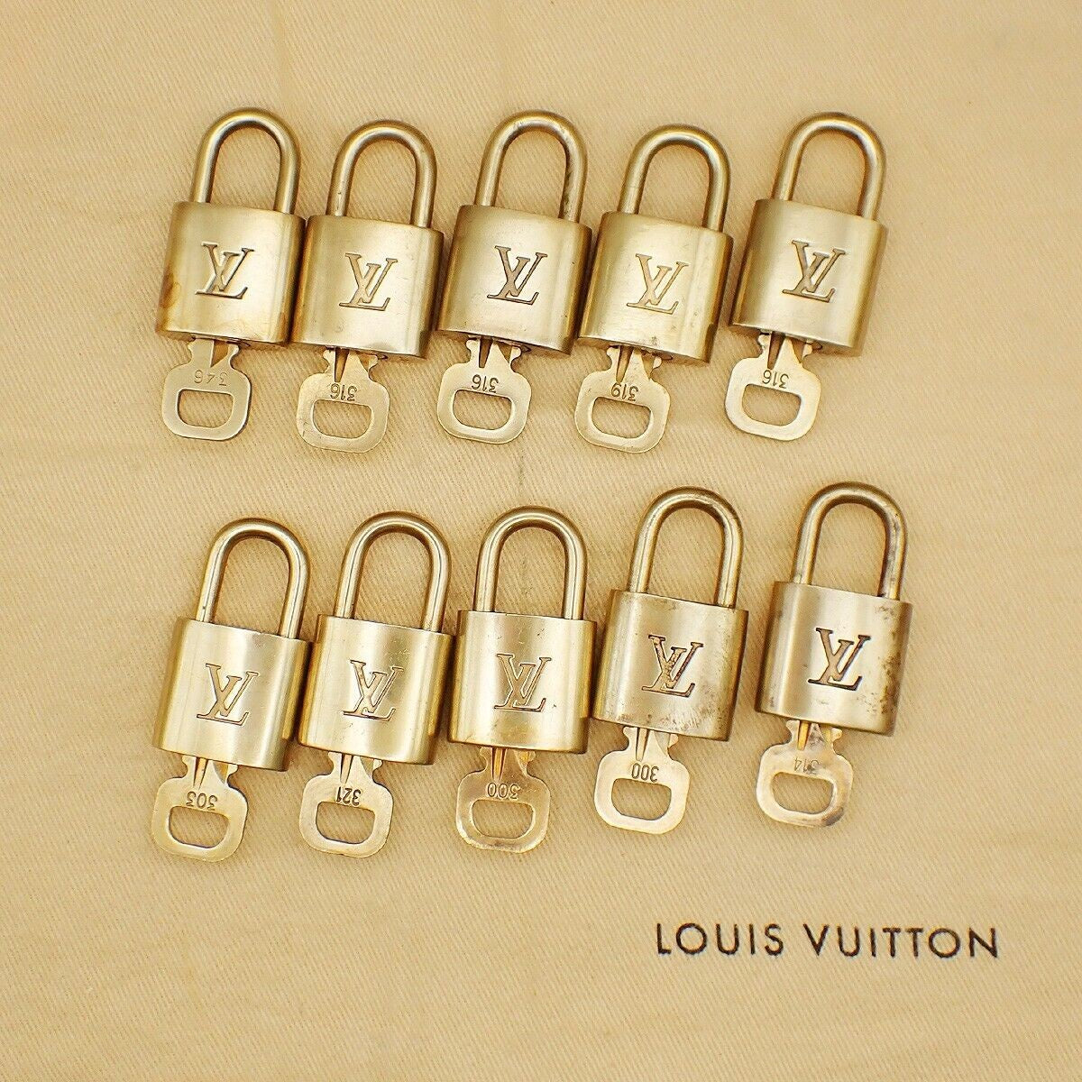 LOUIS VUITTON LV 10 Set  Padlock Key Bag Charm Cadena Gold Plated France 37YF669