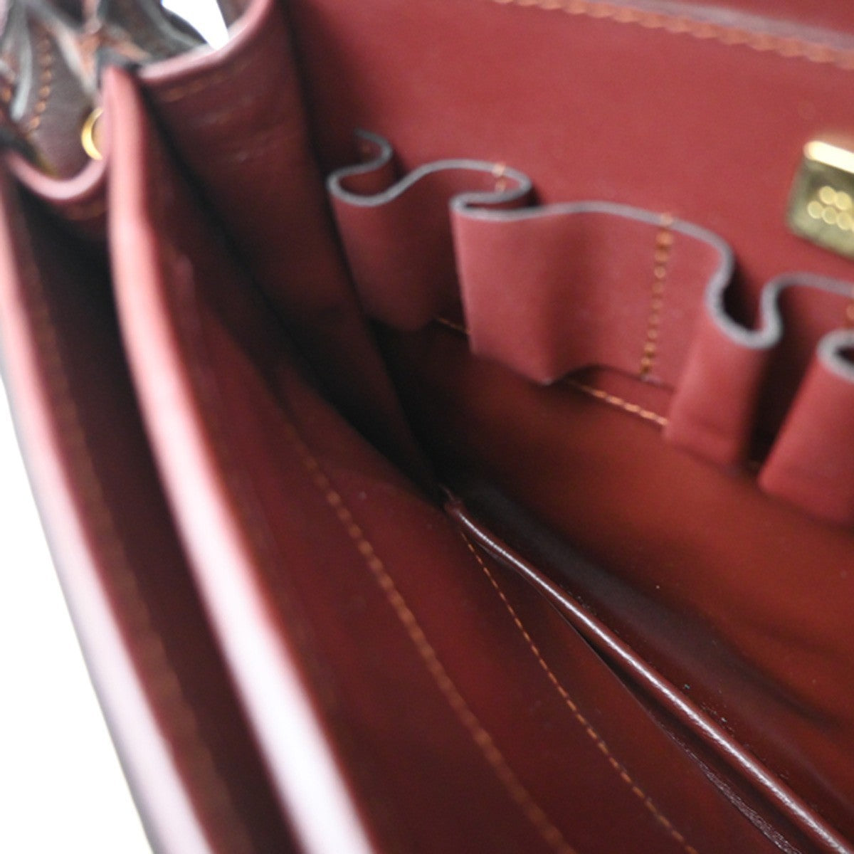 MUST DE CARTIER 2C Logo Crossbody Shoulder Bag Leather Red GHW 66CA367