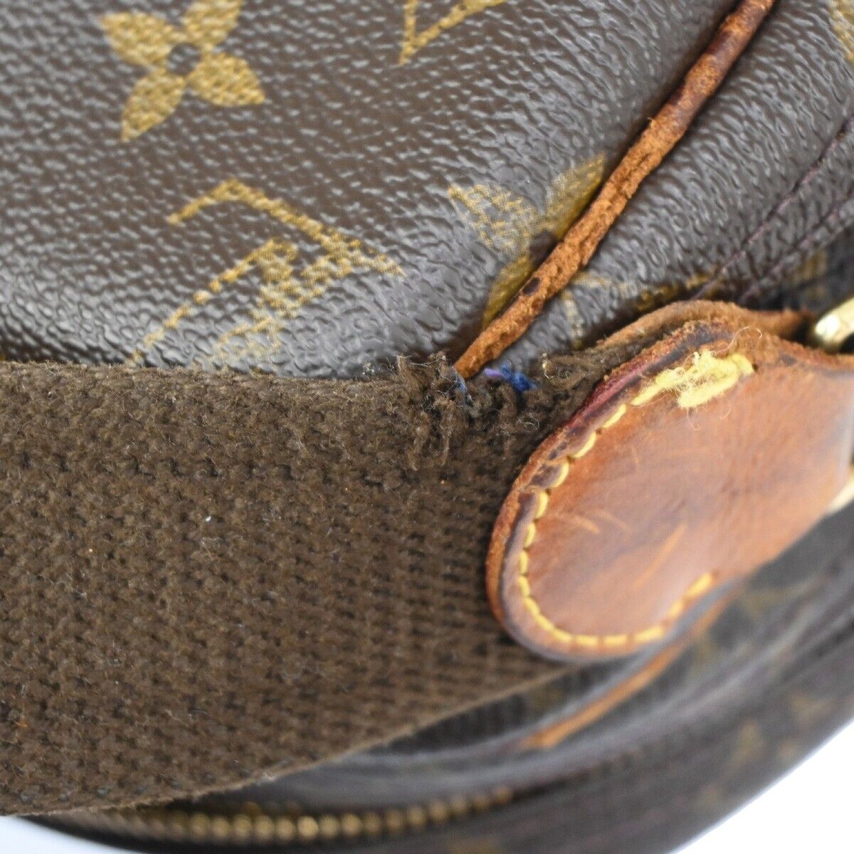 LOUIS VUITTON Reporter PM Crossbody Shoulder Bag Monogram Leather M45254 64YD410