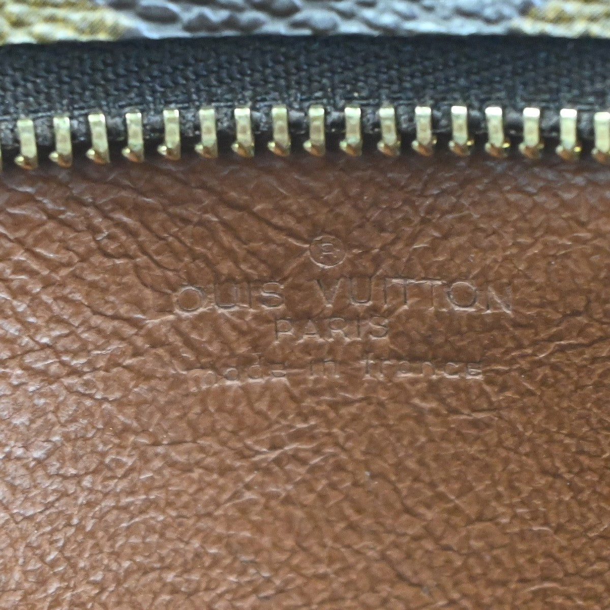 LOUIS VUITTON Poche Toilette 26 Clutch Hand Bag Monogram Leather M47542 04CA761
