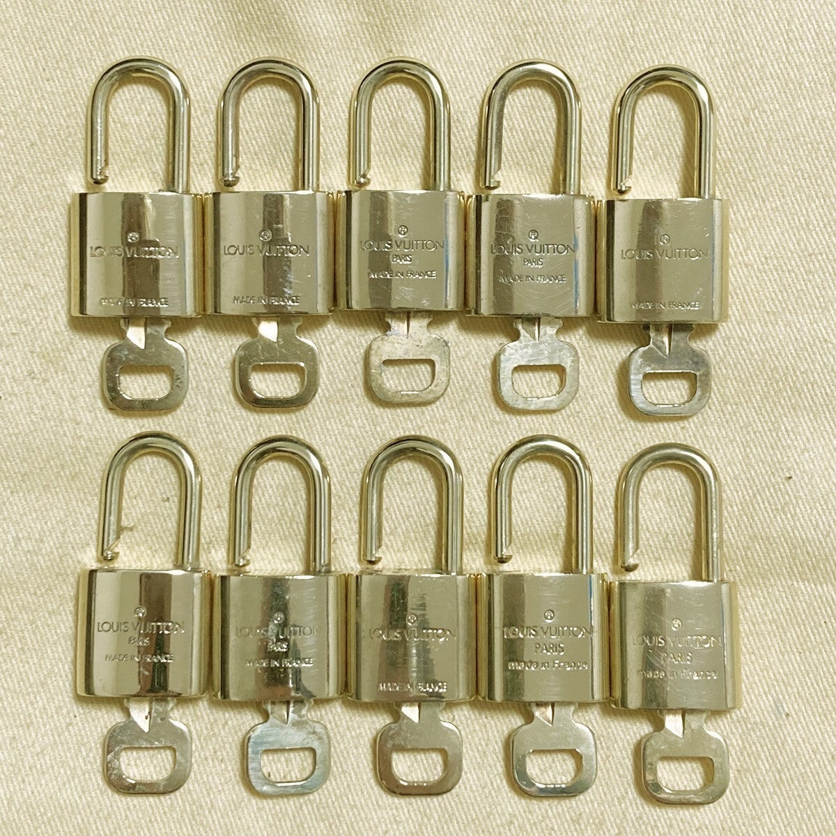 LOUIS VUITTON LV 10 SET PADLOCK KEY CHARM CADENA GOLD-PLATED FRANCE 39PDA213