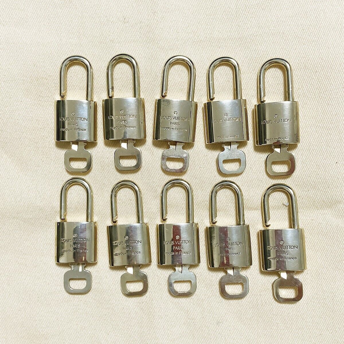LOUIS VUITTON LV 10 SET PADLOCK KEY BAG CHARM CADENA GOLD PLATED FRANCE 61PDA035