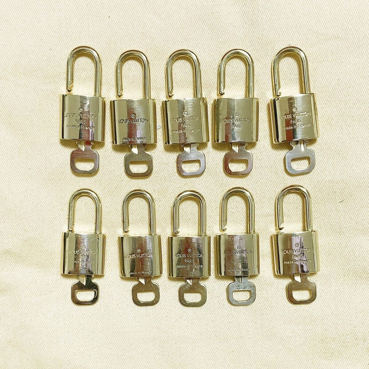 LOUIS VUITTON LV 10 SET PADLOCK KEY BAG CHARM CADENA GOLD PLATED FRANCE 39PDA072