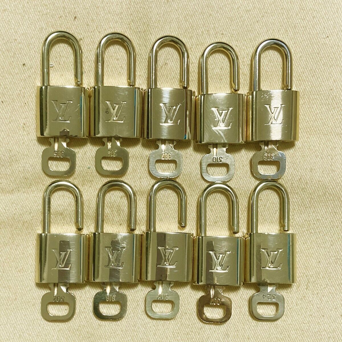 LOUIS VUITTON LV 10 SET PADLOCK KEY CHARM CADENA GOLD-PLATED FRANCE 30PDA158
