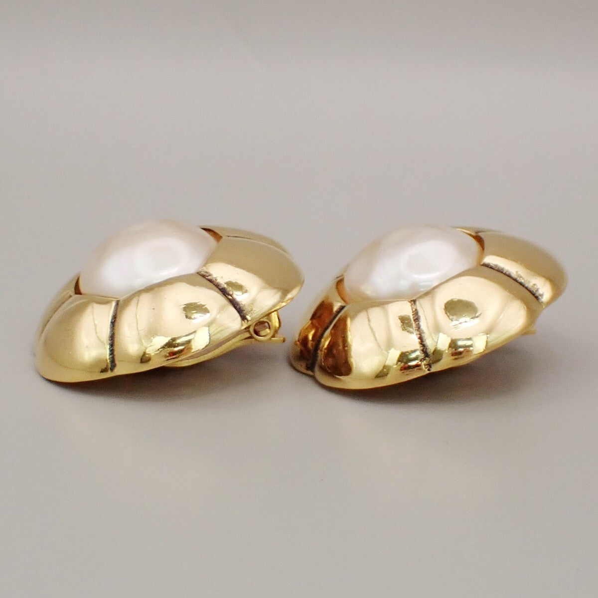 CHANEL Logo Flower Round Button Earrings Clip-On Imitation Pearl Gold 33RK752