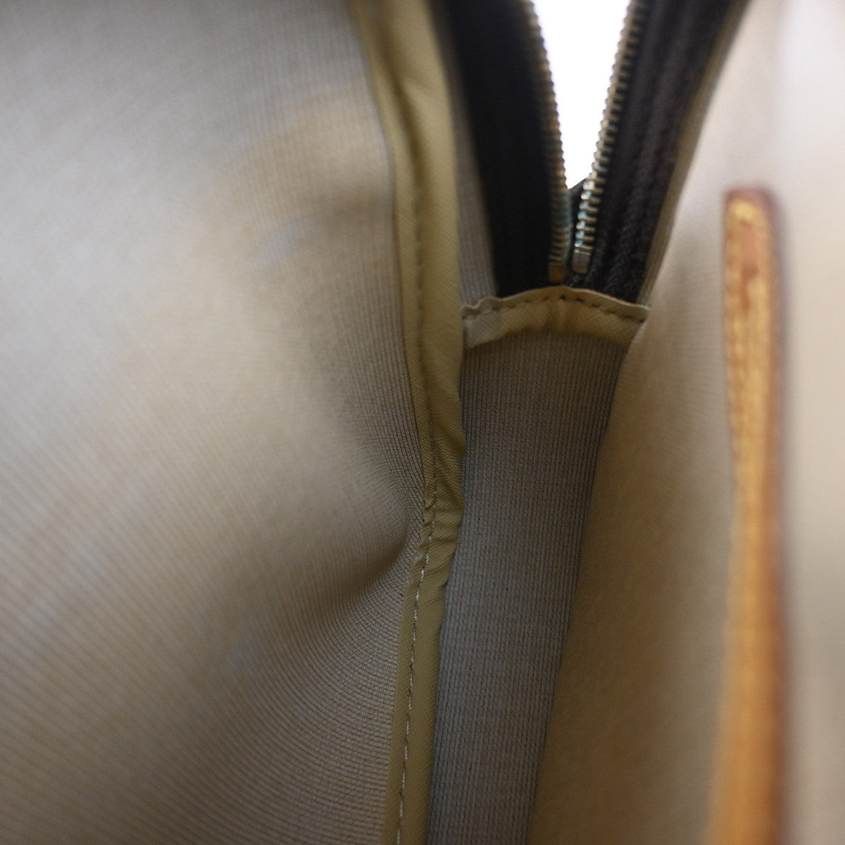 LOUIS VUITTON Reporter Crossbody Shoulder Bag Monogram Leather BN M45254 70MA521
