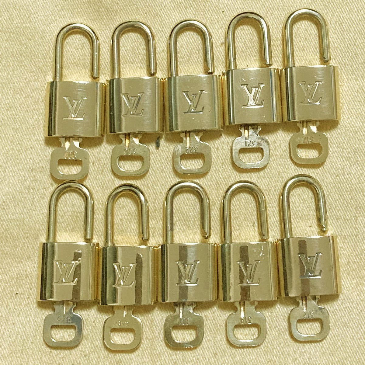 LOUIS VUITTON LV 10 SET PADLOCK KEY CHARM CADENA GOLD-PLATED FRANCE 65PDA249